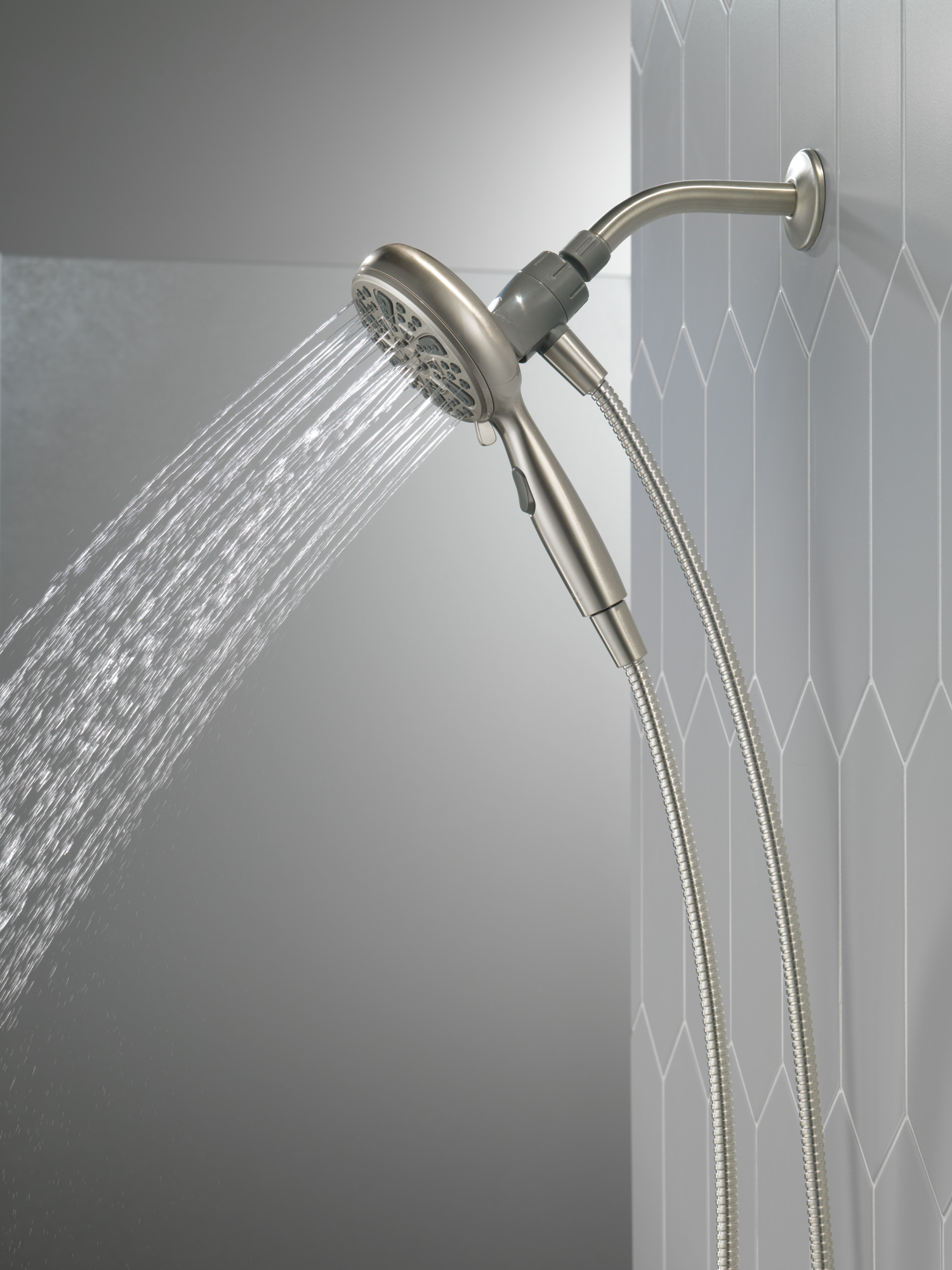 Delta Universal Showering Components: 6-Setting SureDock Magnetic Hand Shower