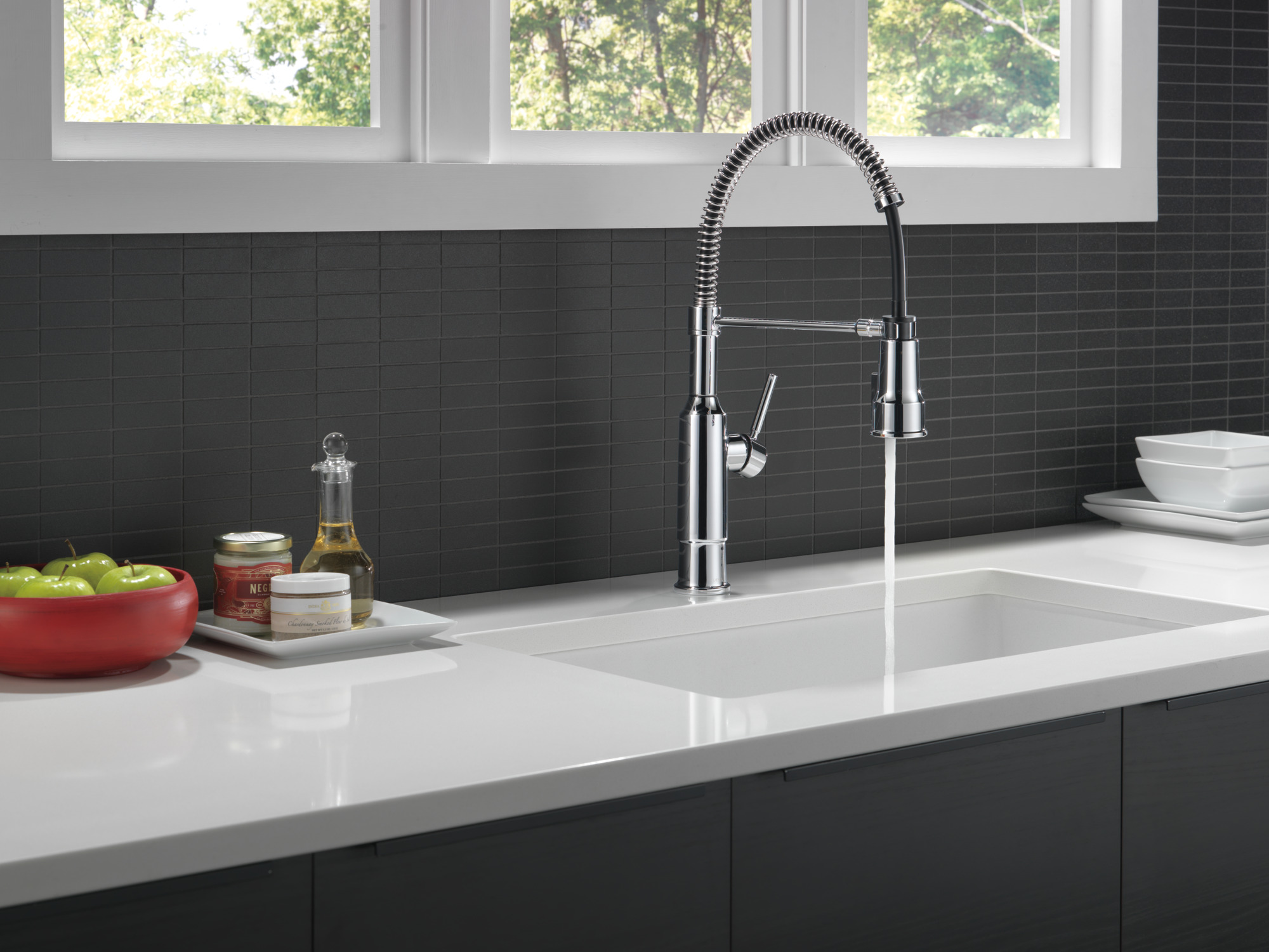 Delta Theodora™: Single-Handle Pull-Down Spring Kitchen Faucet