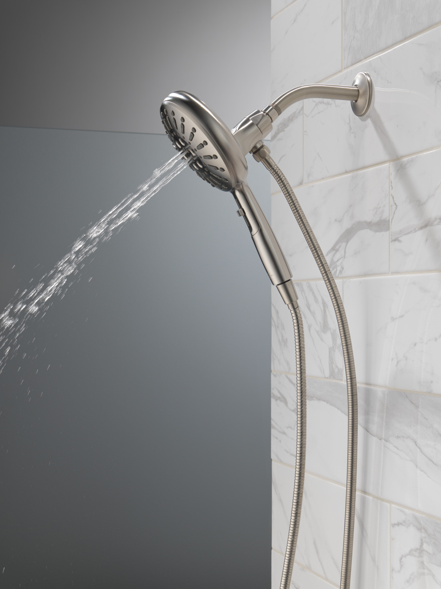 Delta Universal Showering Components: 7-Setting SureDock Magnetic Hand Shower