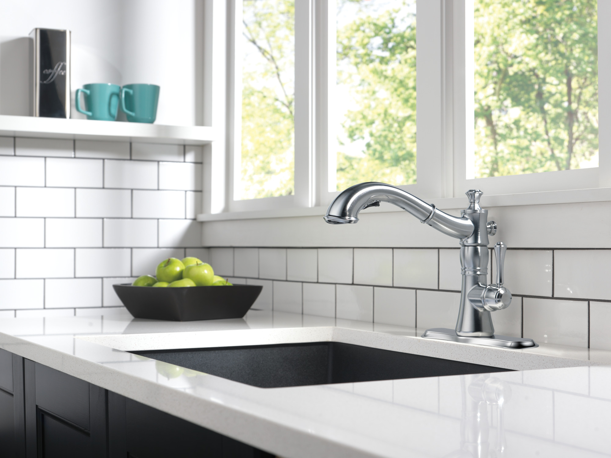 Delta Cassidy™: Single Handle Pull-Out Kitchen Faucet